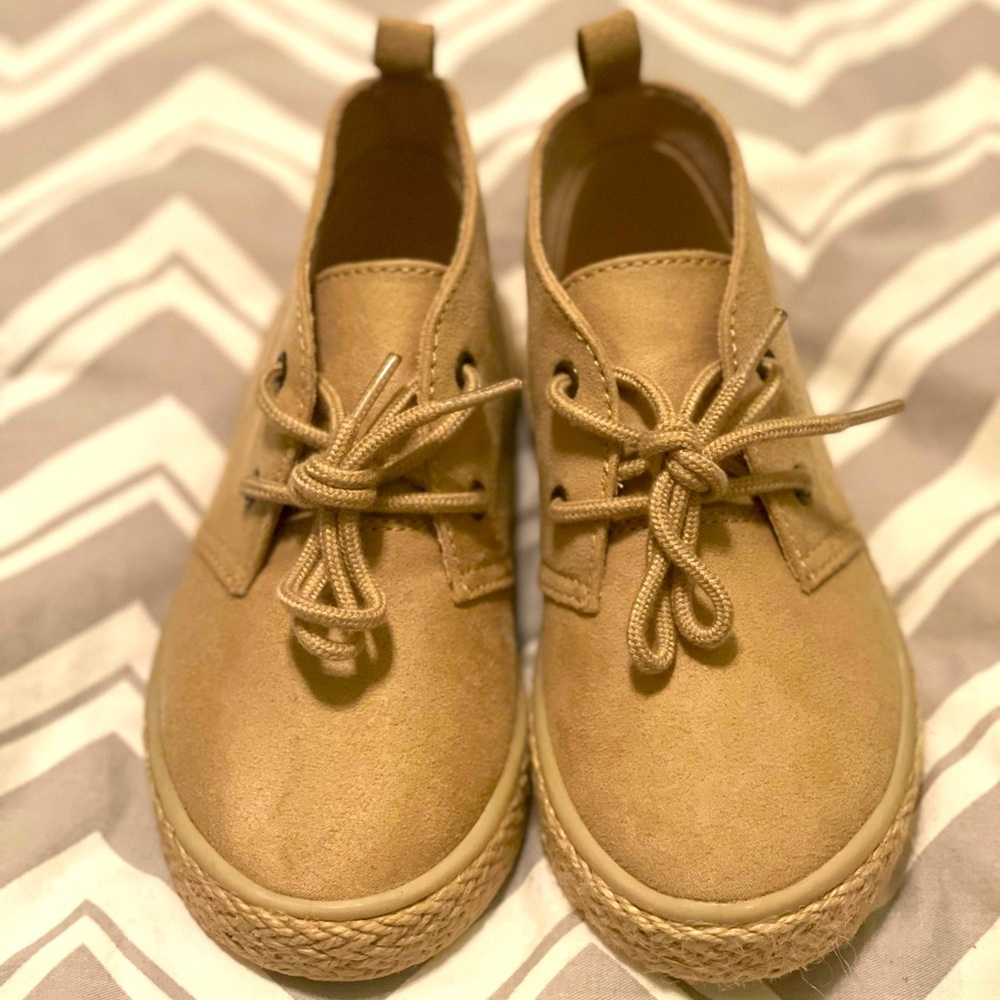 OLD NAVY CHAMBRAY BOOTIES W/ HEMP BOTTOM
NWOT 🤎🤍🤎